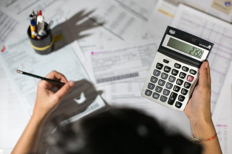 Qual a diferença do crédito pessoal para o crédito parcelado? Qual a diferença do crédito pessoal para o crédito parcelado?